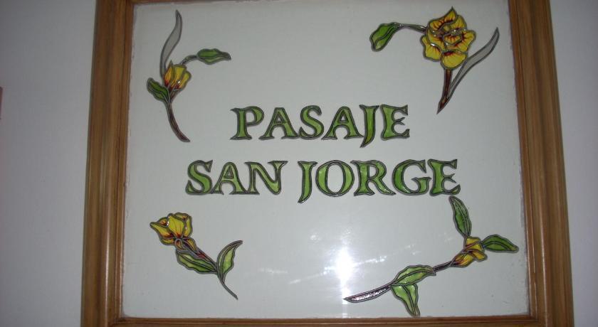 Отель Pasaje San Jorge Комильяс Экстерьер фото